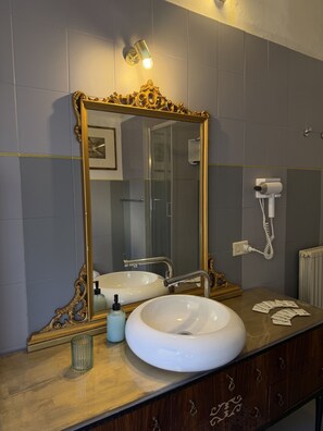 Standard Room | Bathroom | Free toiletries, towels, soap, shampoo - Guest Housa Santa Giustina (Lucca)