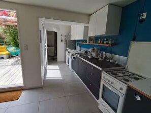 Refrigerador, horno, parrilla de estufa y lavavajillas 