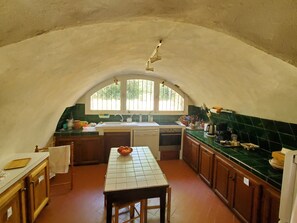 Private kitchen - Rent house very beautiful mas provençal south Luberon - 10 beds (Mérindol)