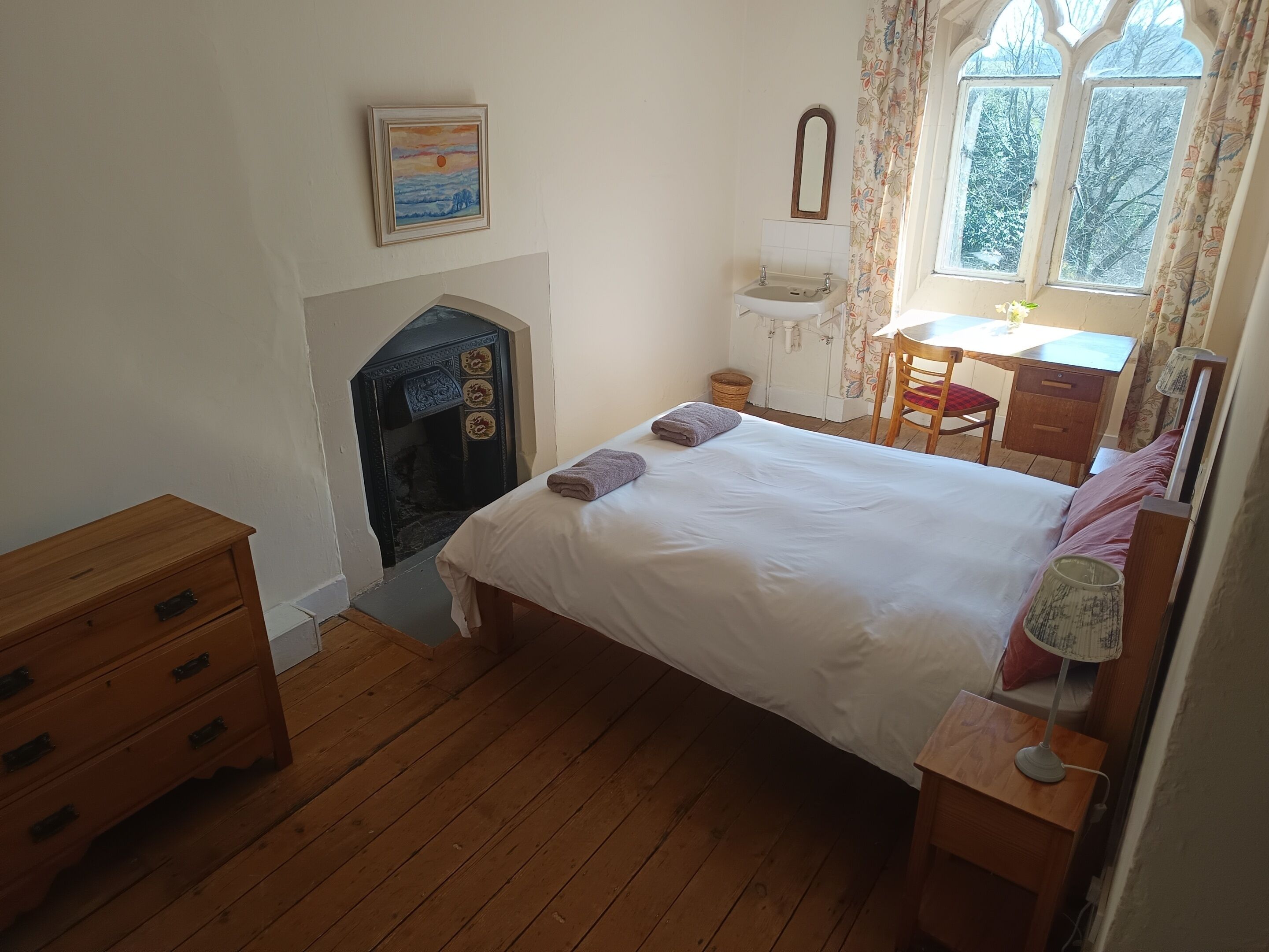Double Room, Shared Bathroom | WiFi, bed sheets