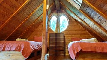 Superior Cabin, Shared Bathroom ((for five)) | Free WiFi, bed sheets