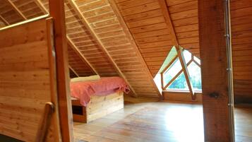 Superior Cabin, Shared Bathroom ((for five)) | WiFi, bed sheets