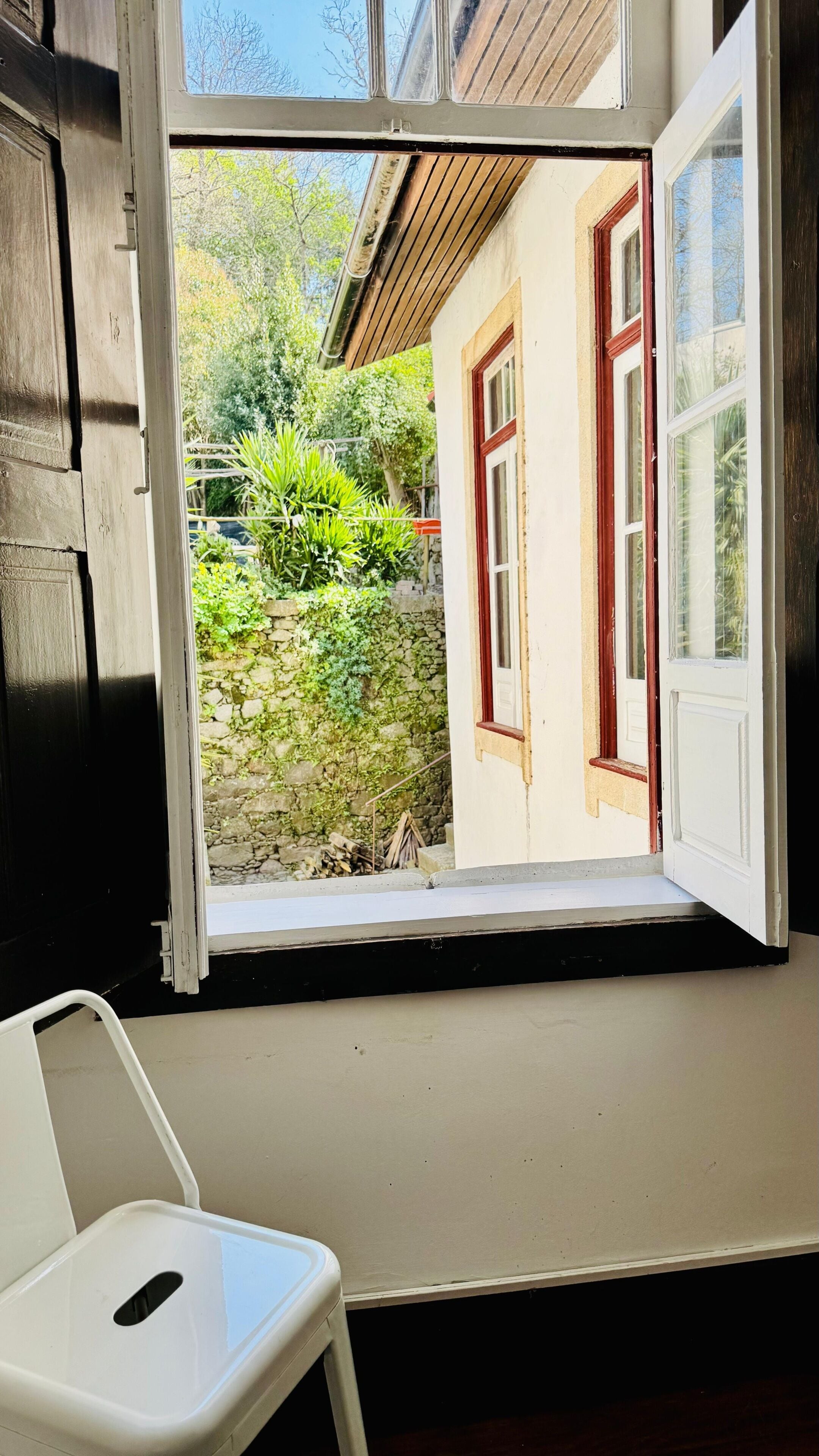 Dormitorio compartido, solo para mujeres, vista al jardín