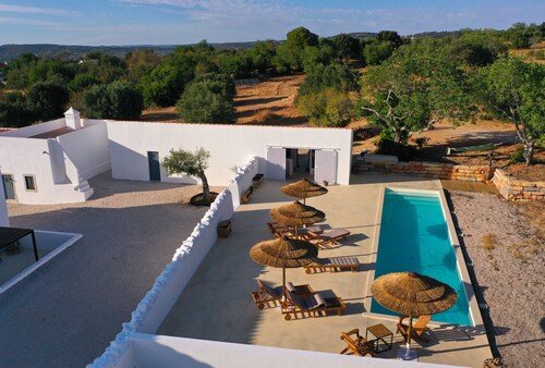 UMA CASA RURAL is a true Algarvian village with Suites and independent Studios