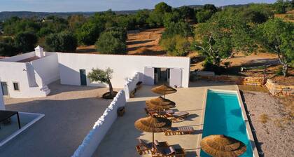 UMA CASA RURAL is a true Algarvian village with Suites and independent Studios