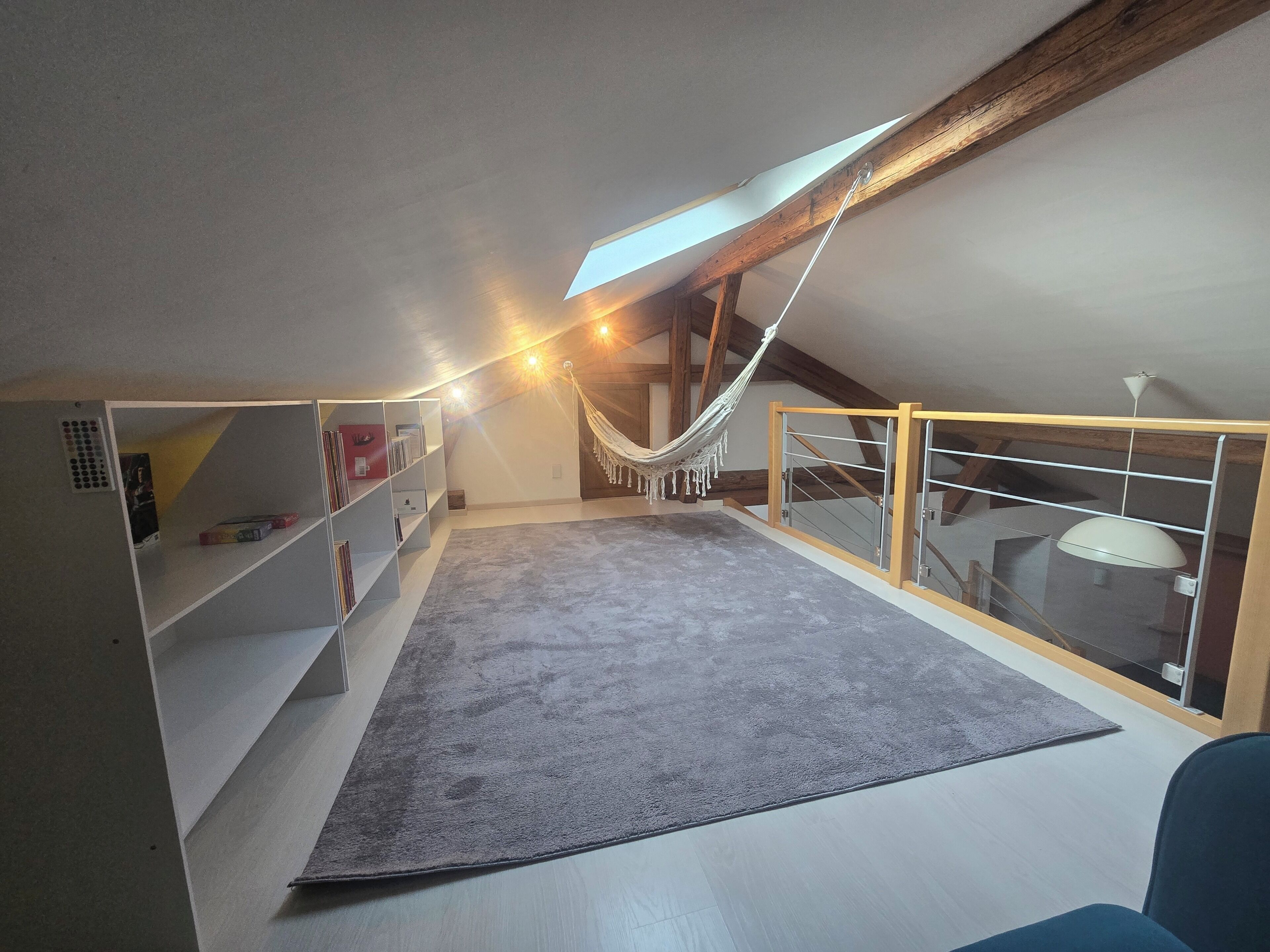 5 bedrooms, iron/ironing board, WiFi, bed sheets
