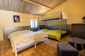 Room - Stone mill near Uzès (Deaux)