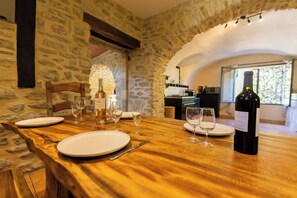 Dining - Stone mill near Uzès (Deaux)