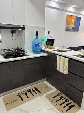 Private kitchen - City View Suites, Stunning Skyline View, Fast Wi-Fi, Lift Access, Prime Location (Nairobi)