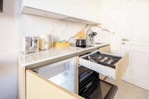 Private kitchen - Deluxe Studio 4 at The Orange Door Little Venice (Greater London)