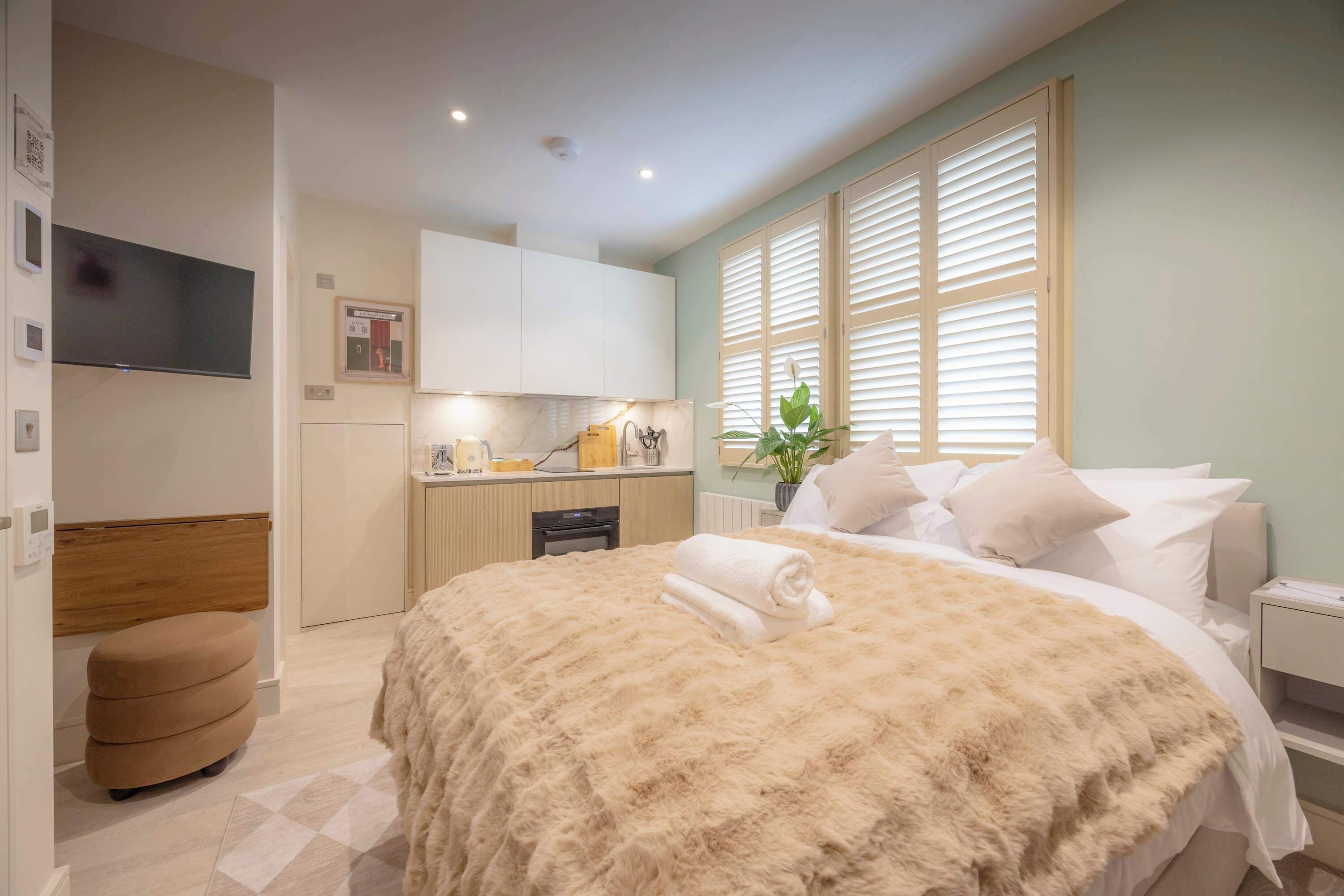 1 bedroom, iron/ironing board, travel cot, WiFi