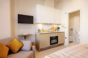 1 bedroom, desk, iron/ironing board, WiFi - Deluxe Studio 9 at The Orange Door Little Venice (Greater London)