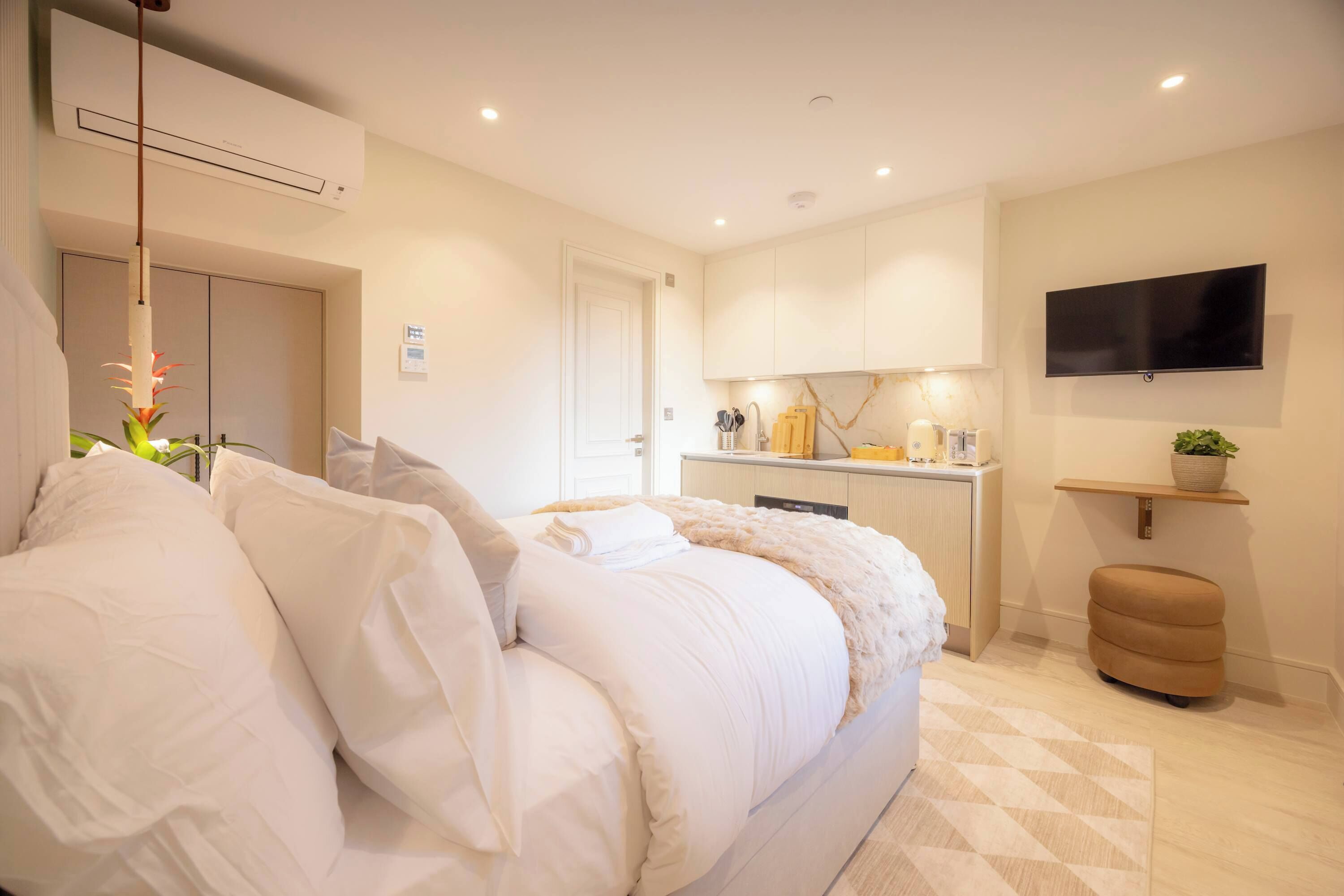 1 bedroom, iron/ironing board, WiFi, bed sheets