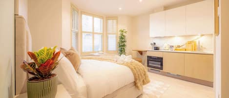 1 bedroom, desk, iron/ironing board, WiFi