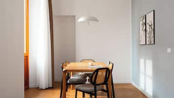 Two Bedroom Apartment with Terrace and Balcony | Coin séjour