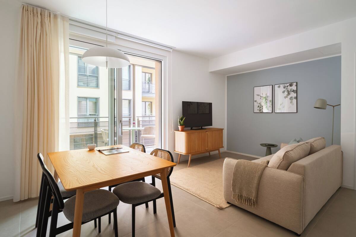 One Bedroom Comfort Apartment with Balcony | Ruang tamu