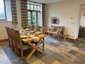 Dining - Applebarn-beautiful barn conversion in idyllic countryside.Pet friendly/hot tub (West Pennard)