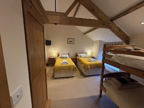 2 bedrooms, WiFi, bed sheets - Applebarn-beautiful barn conversion in idyllic countryside.Pet friendly/hot tub (West Pennard)
