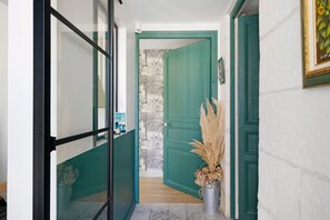 Interior - Bed and Breakfast 'Chambre Opaline' with Private Terrace, Private Garden and Wi-Fi (Marennes-Hiers-Brouage)