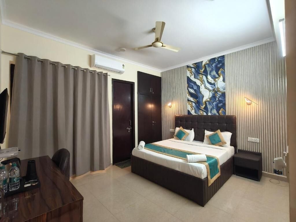 Soundproofing, iron/ironing board, free WiFi, bed sheets