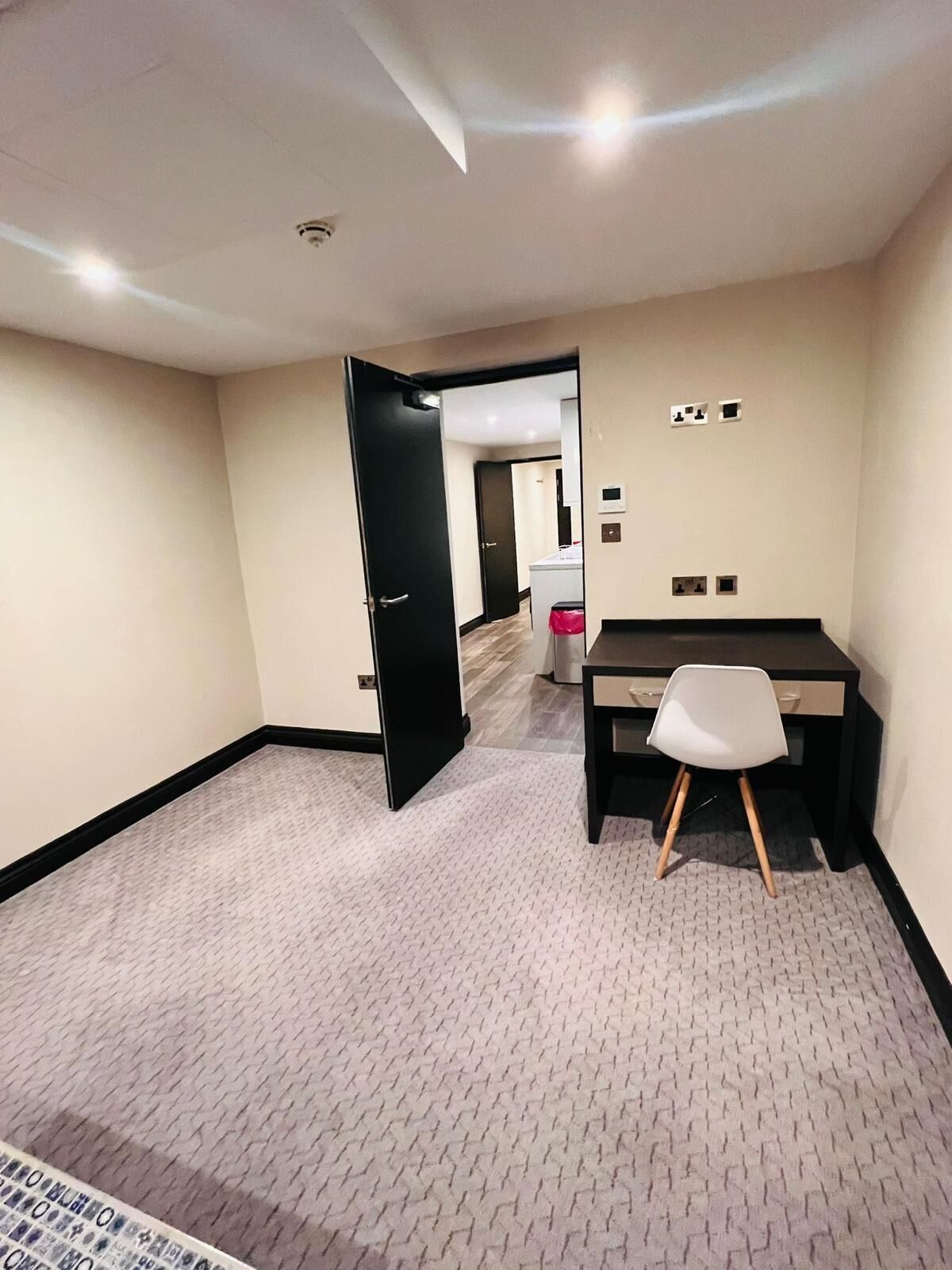 Standard Apartment, Non Smoking, Kitchenette (Lower Ground Floor) | Interior