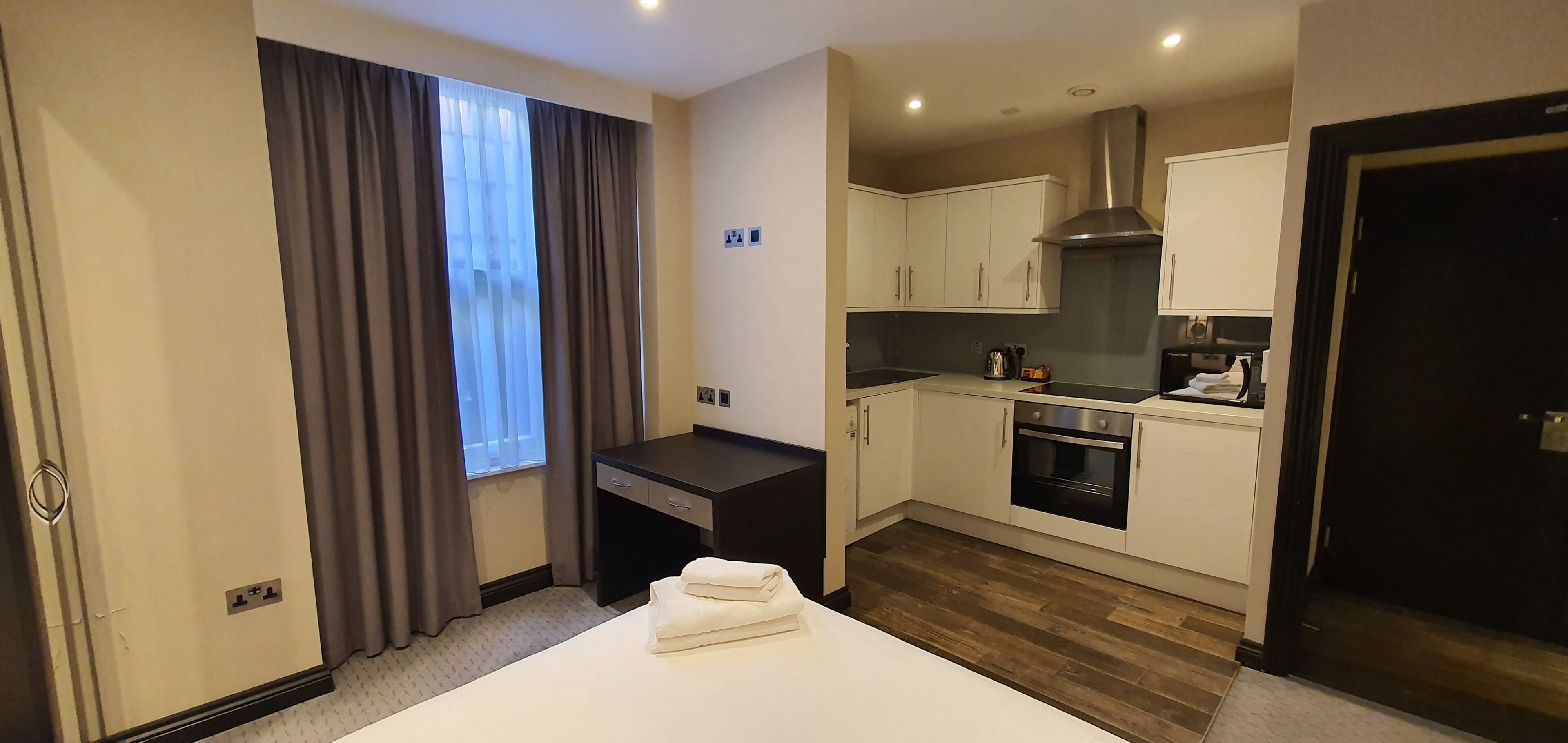 Basic Apartment, 1 Queen Bed, Non Smoking, Kitchenette (Lower Ground Floor) | Private kitchen