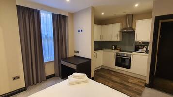 Basic Apartment, 1 Queen Bed, Non Smoking, Kitchenette (Lower Ground Floor) | Private kitchen