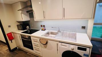 Standard Apartment, Non Smoking, Kitchenette (Lower Ground Floor) | Private kitchen