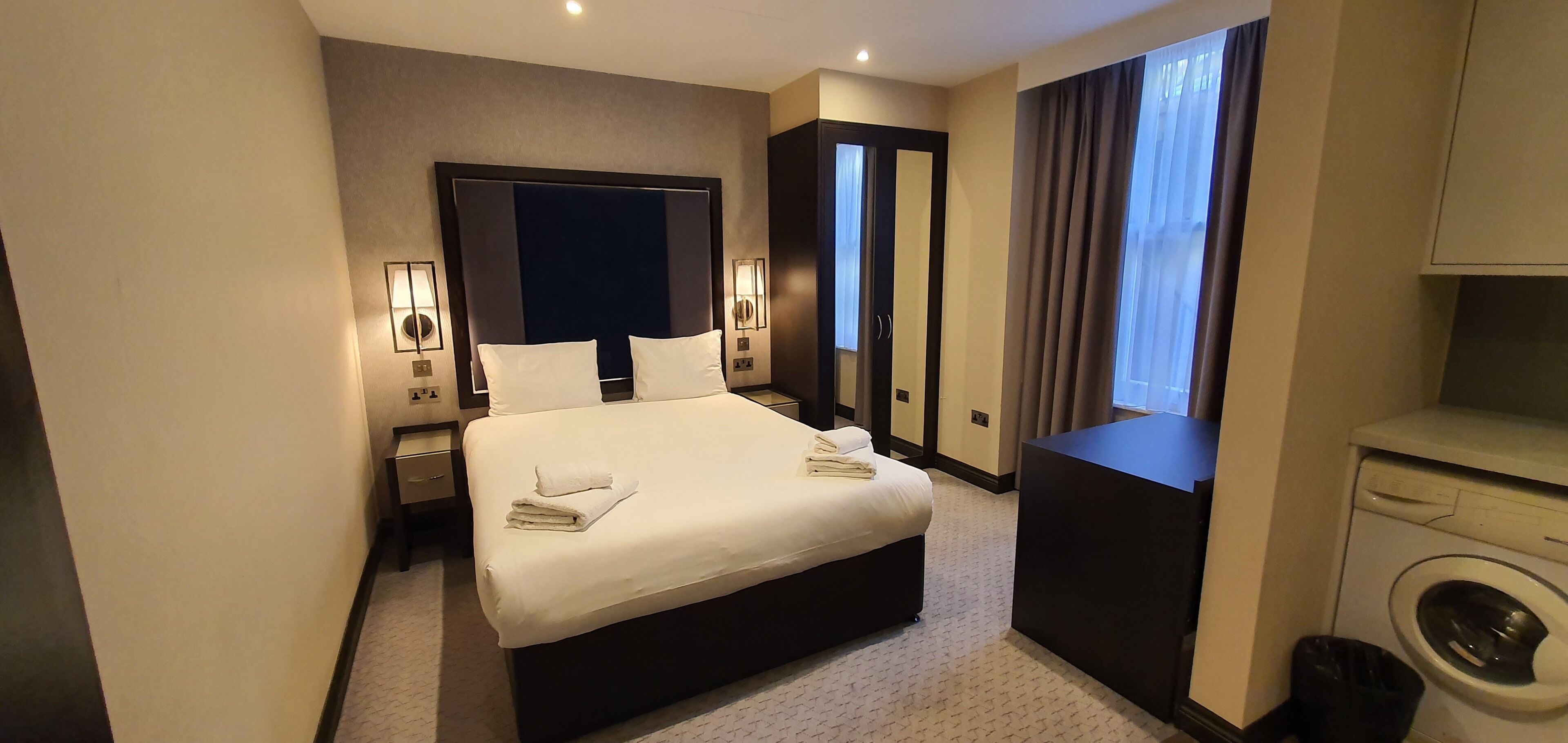 Basic Apartment, 1 Queen Bed, Non Smoking, Kitchenette (Lower Ground Floor)