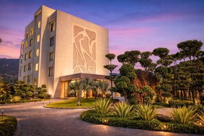 Exterior - Hillcrest Hotel & Resort (Talheti)