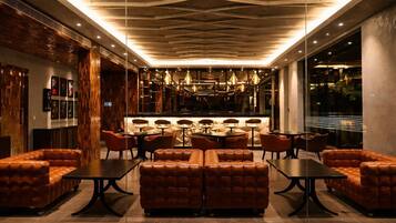 Superior Room | Bar (on property)