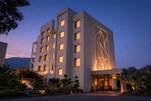 Exterior - Hillcrest Hotel & Resort (Talheti)