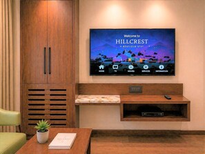 Executive Room | Desk, laptop workspace, free WiFi, bed sheets - Hillcrest Hotel & Resort (Abu Road)