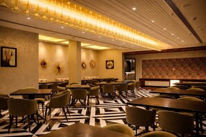 Dining - Hillcrest Hotel & Resort (Talheti)