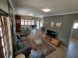 TV - Executive Chic Flat with Stunning Views (Pinetown)