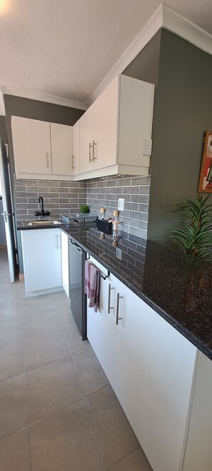 Microwave, oven, stovetop - Executive Chic Flat with Stunning Views (Pinetown)