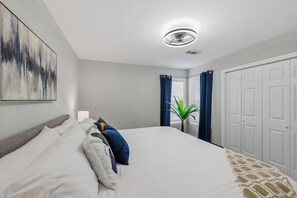 4 Schlafzimmer, Schreibtisch, Bügeleisen/B ügelbrett, kostenloses WLAN