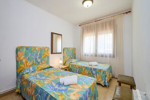 3 bedrooms, free WiFi - 1MASS 01 - House divided into two independent apartments only 200m from Llafranc beach (Llafranc)