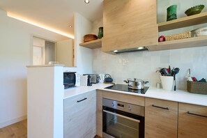 Kühlschrank, Mikrowelle, Ofen, Geschirrspüler