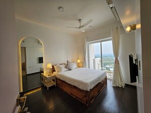 Premium Apartment, Balcony, Golf View | Desk, laptop workspace, iron/ironing board, free WiFi - Golf Chateau Serviced Apartments (Mawal)
