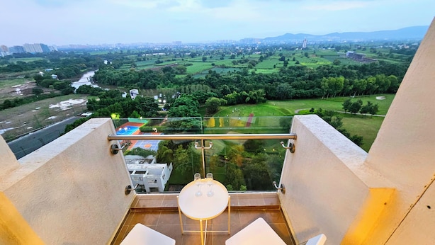 Apartemen Premium, balkon, pemandangan lapangan golf | Halaman properti