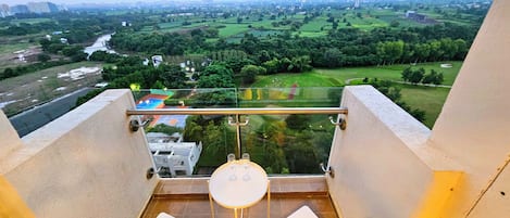 Appartement Premium, balcon, vue golf | Enceinte de lâhĂ©bergement