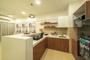 Private kitchen - Golf Chateau Serviced Apartments (Mawal)