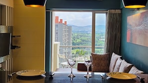 Apartemen Panorama, kamar mandi pribadi, pemandangan lapangan golf | Interior