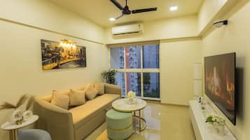 Family Apartment, Balcony, City View | Living area