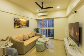 Family Apartment, Balcony, City View | Living area