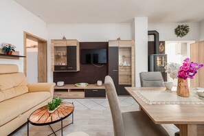 Economy Apartment, Garden View | Living area | 100-cm LCD TV with satellite channels - Apartments Ivancevic (Vir)