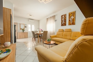 Economy Apartment, Garden View | Living area | 100-cm LCD TV with satellite channels - Apartments Ivancevic (Vir)