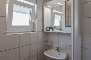 Standard Studio, Balcony, Partial Sea View | Bathroom - Apartments Ivancevic (Vir)