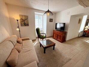 TV - Authentic gîte with garden - 4 guests (Thésée)